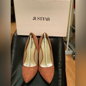 Size 8.5 women’s rose pink pumps brand new in box